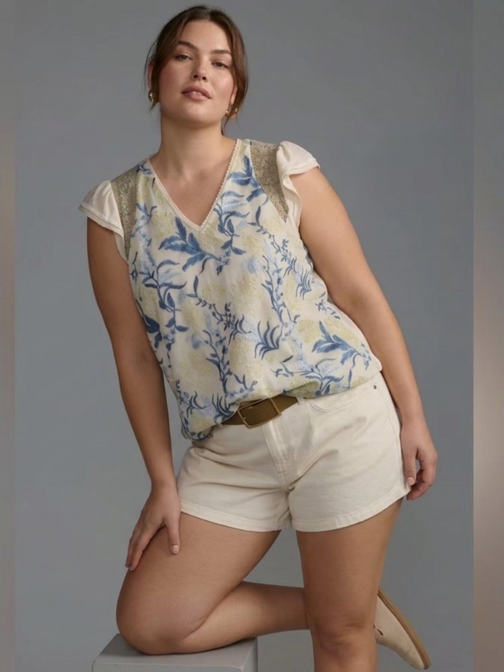 Tiny for Anthropologie Floral Blue and Beige Embroidered  Top size 1X